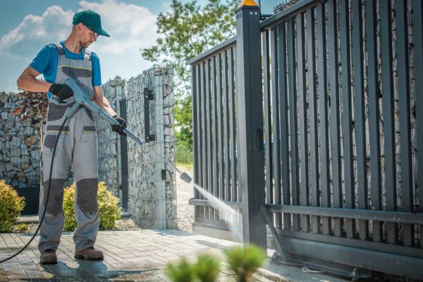 Best Animal Enclosure Cleaning  in Gulfport, FL